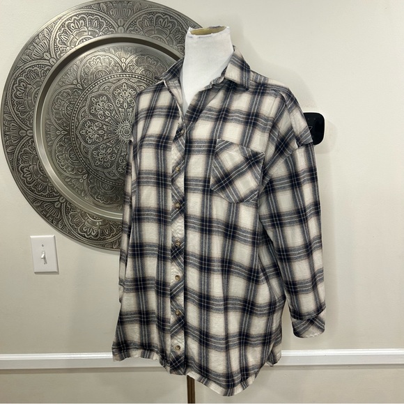 Lovers and Friends Blue and Ivory Plaid Flannel Size : Small - Picture 2 of 10